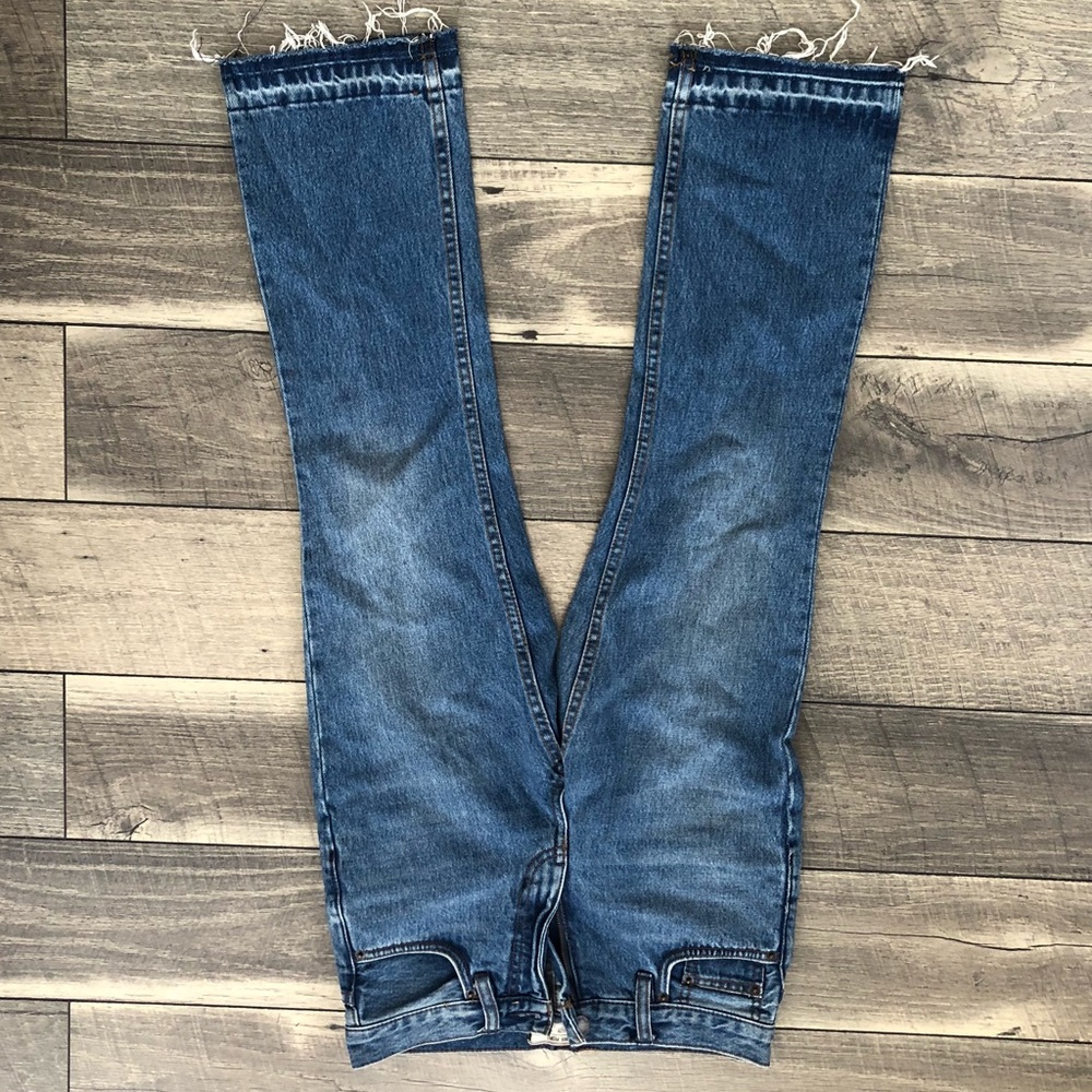 Free people cropped cali-Demi style jean size 24 frayed cropped